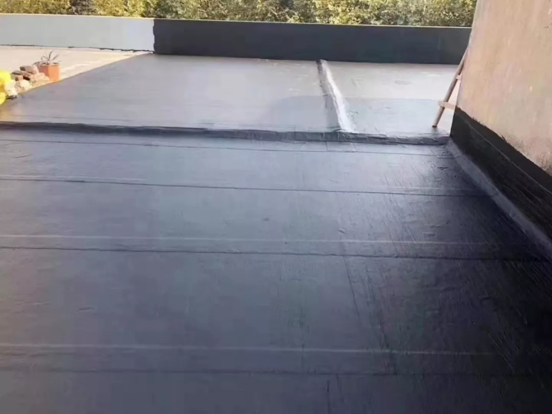 金属屋顶防水补漏涂料与传统材料的对比
